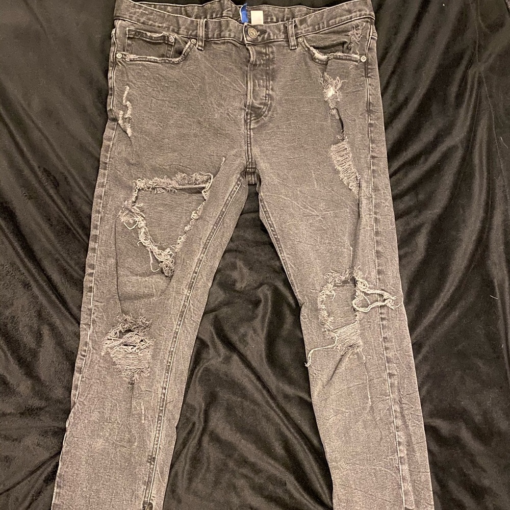 Distressed jeans - Picture 2 of 2
